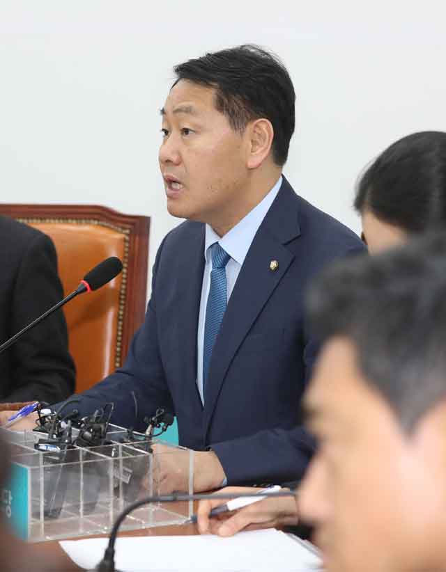 14일 열린 바른미래당 원내정책회의에서 발언하는 김관영 원내대표