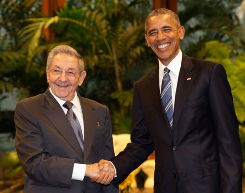 미 오바마 대통령은 라울 카스트로 쿠바 국가 평의회 의장은 3월 21일(현지시각) 정상회담을 하고 인권문제·금수조처 해제 등 두 나라 간 관계 정상화 방안을 폭넓게 논의했다. (사진 AP)
