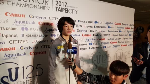 차준환이 지난 16일 타이완 타이베이에서 열린 ISU 세계주니어선수권 프리스케이팅을 끝내고 KBS취재진과 인터뷰를 하고 있다.