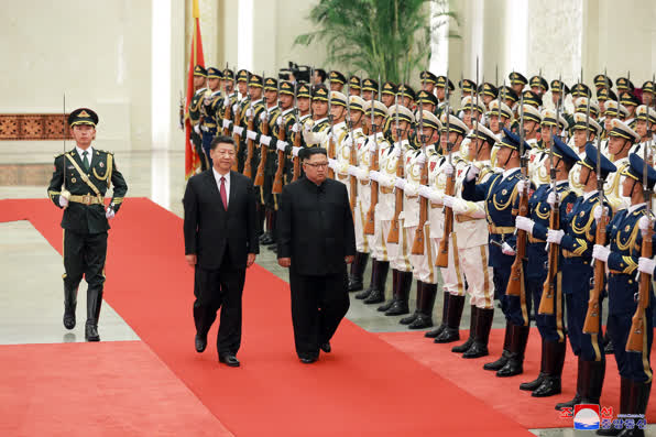 중국 의장대 사열하는 김정은 위원장(2018.5.19, 중국 베이징)