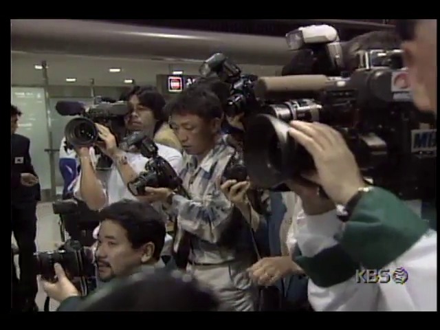 1998프랑스월드컵축구 아시아 최종 예선; 월드컵대표팀, 일본 도착