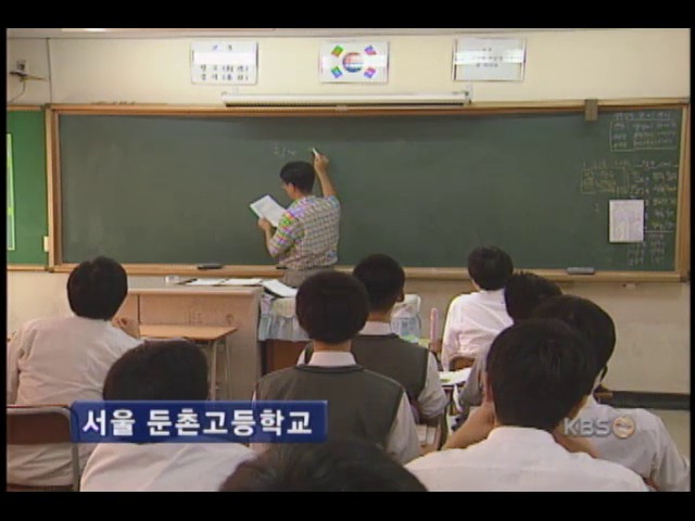 수능 모의고사, 재수생 초강세 