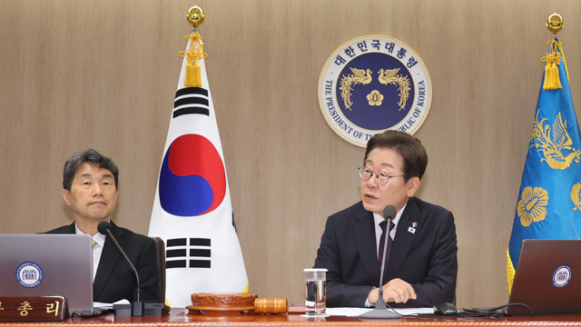 전 정부 국무위원과 불편한 동거, 언제까지?