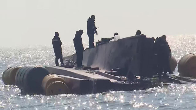 전남 신안서 어선 전복…3명 구조·9명 실종