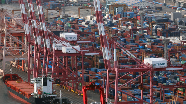 2월 수출 4.8% 증가…대 중국 무역수지 17개월만 흑자 전환