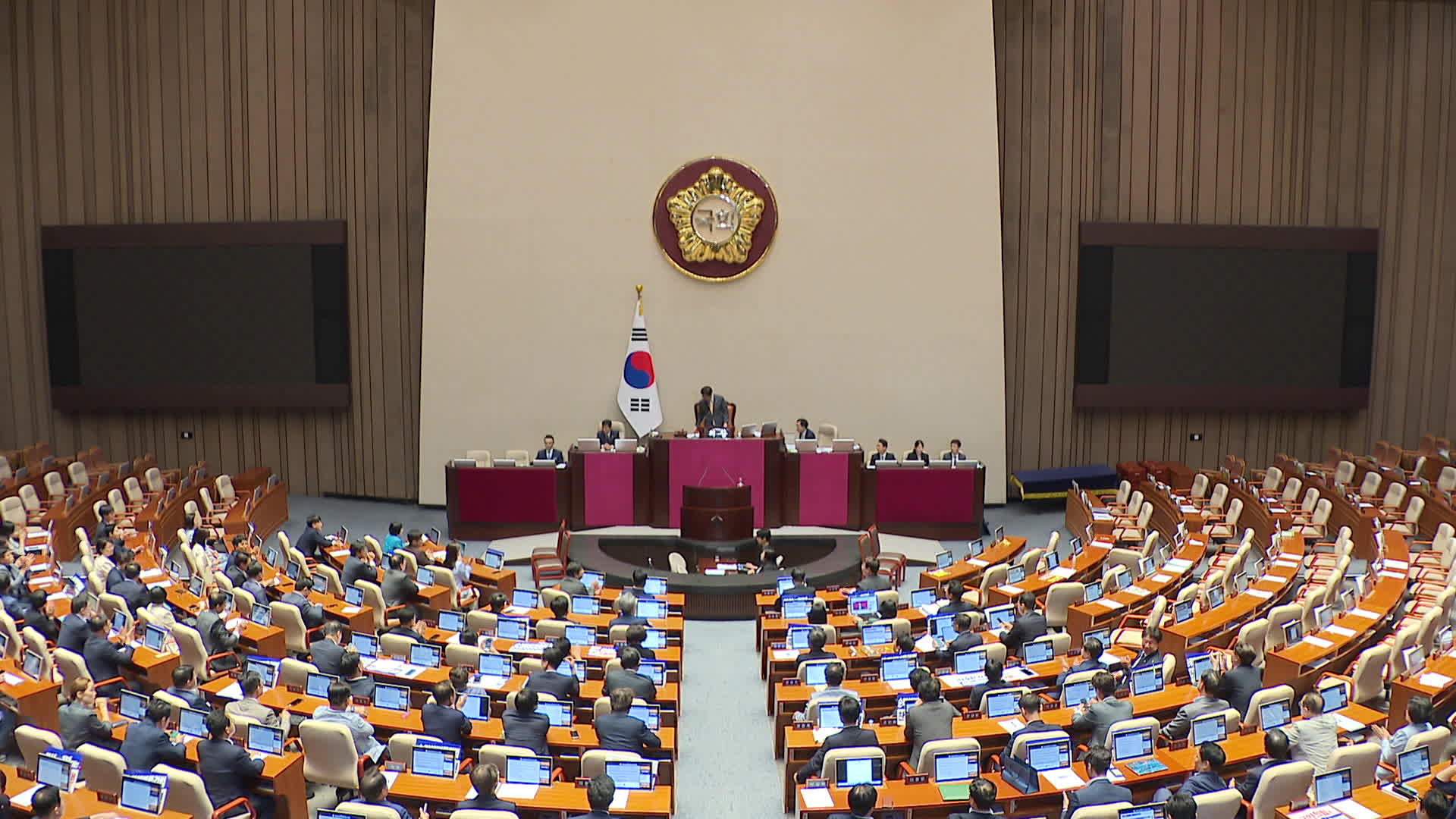 국회 나흘째 무제한토론…야당 단독 ‘방송법’ 통과