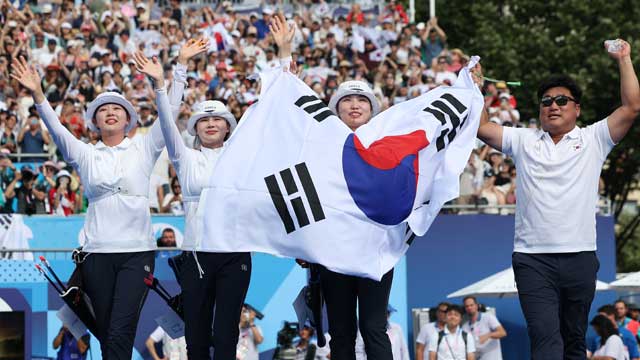 [하이라이트] 숨죽인 표적지 확인 후 ‘와~~!’ <br>양궁 여자단체 금메달 [대한민국:중국]