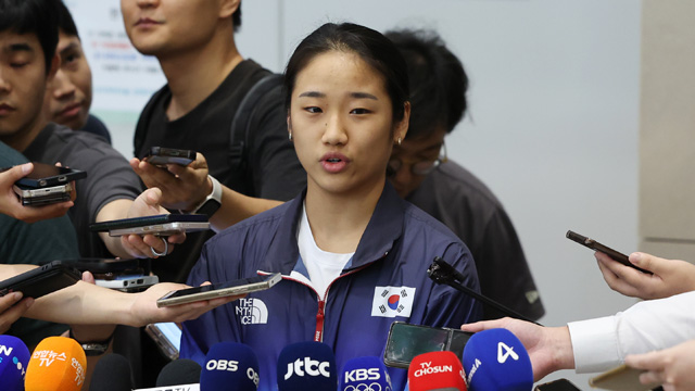 [영상] “싸우려는 의도 아니야”…배드민턴 국가대표 안세영 귀국 현장