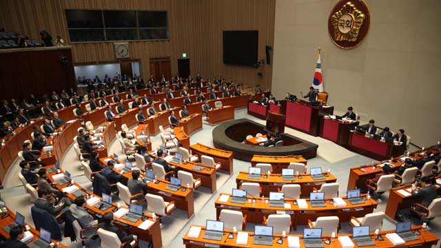 야, 초유의 반쪽 감액예산안 <br>단독 처리…여, 반발 퇴장