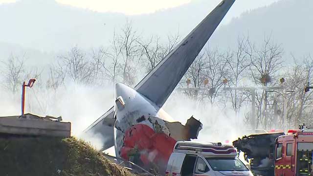 [속보] 소방청 “무안 항공기 사고, 47명 사망<br>·2명 구조”