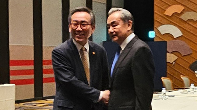 [속보] 한중 외교장관 “문화 교류 복원, 실질 협력 계기 되도록 노력”
