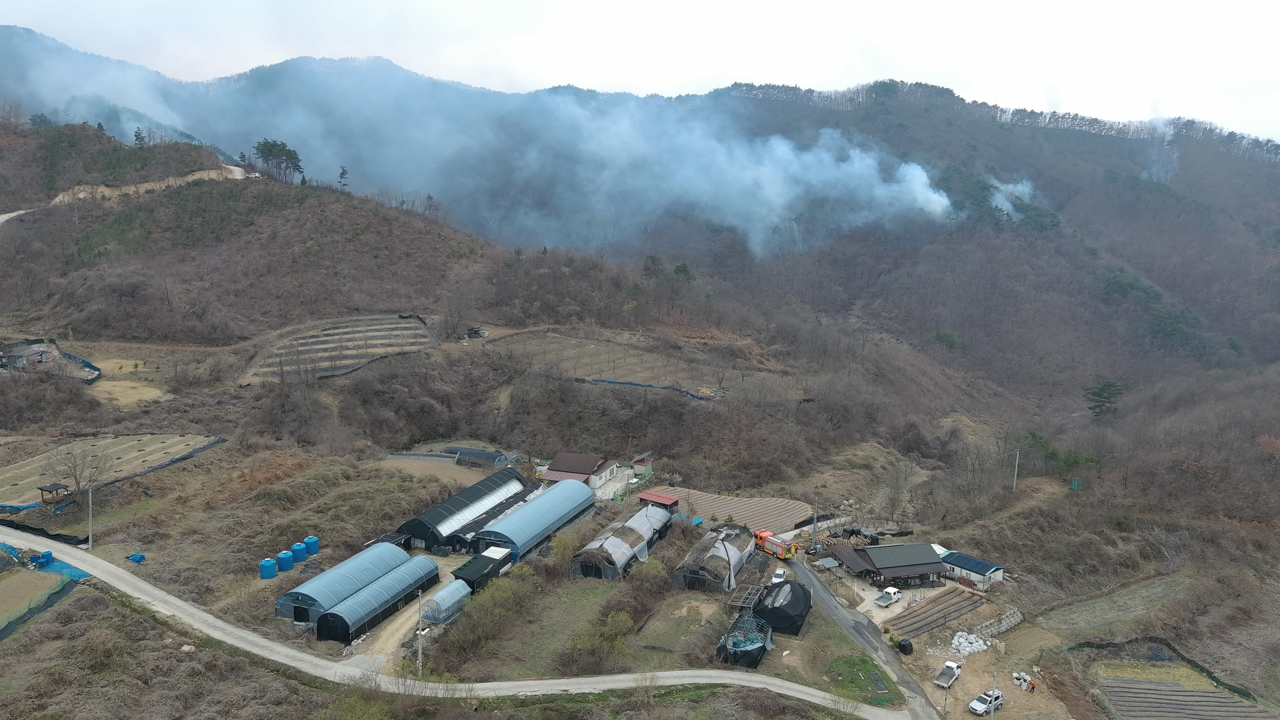 전북 무주에 산불…산불 2단계 발령