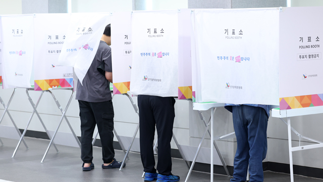 21대 대선 사전투표 첫 날…<br>달라진 점은?