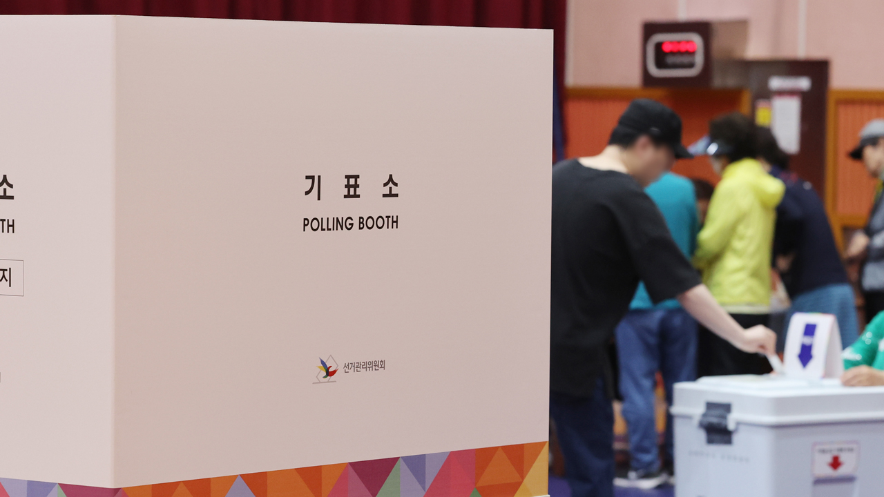 오전 11시 전국 투표율 18.3%…“20대 대선 <br>투표율보다 상회”