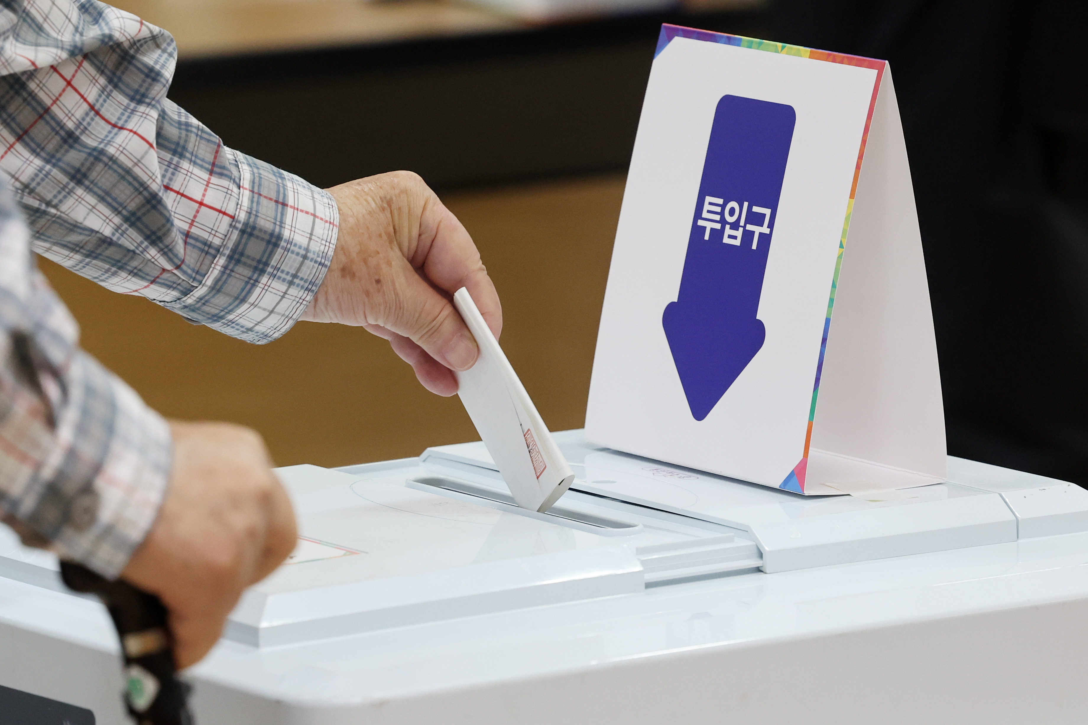 낮 12시 전국 투표율 22.9%…1천만 명 넘어