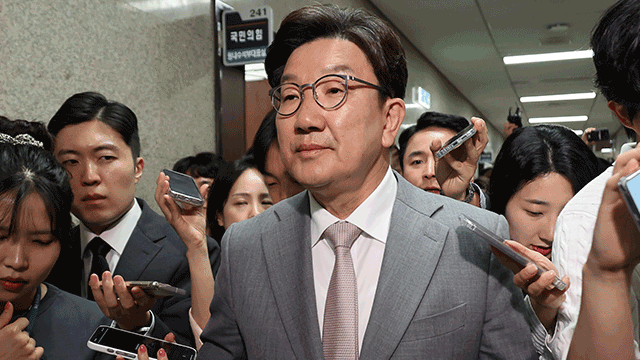 [속보] 국민의힘 권성동 원내대표 “책임 변명하거나<br> 회피할 생각 없어…대표직 사퇴”
