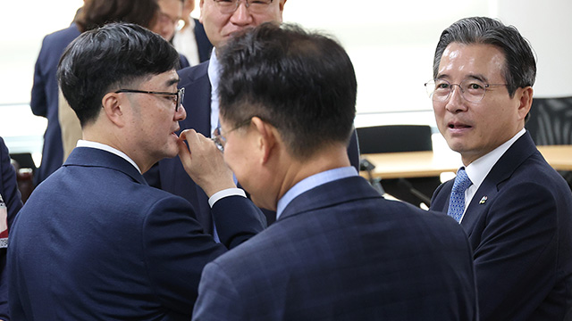 [속보] 당정 “추경에 소비쿠폰 포함…보편 지급하되 취약층 추가 지원”
