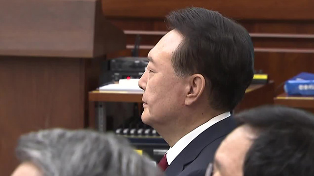 내란 특검, ‘윤석열 재판’ 첫 참여…김용현 구속심문 연기