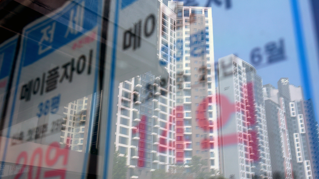 “지금도 전세 못 구해요”…<br>대출 규제에 가을 ‘전세난’ 우려