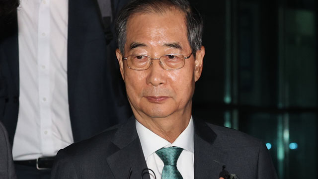 한덕수, ‘내란 특검’ 소환 14시간 만에 귀가…<br>안덕근·유상임 장관도 조사