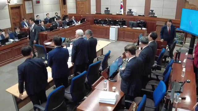 윤 전 대통령 구속적부심사<br> 출석…이르면 오늘 결정