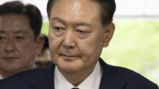 내란특검, 윤석열 전 대통령 <br>구속기소…직권남용 등 혐의