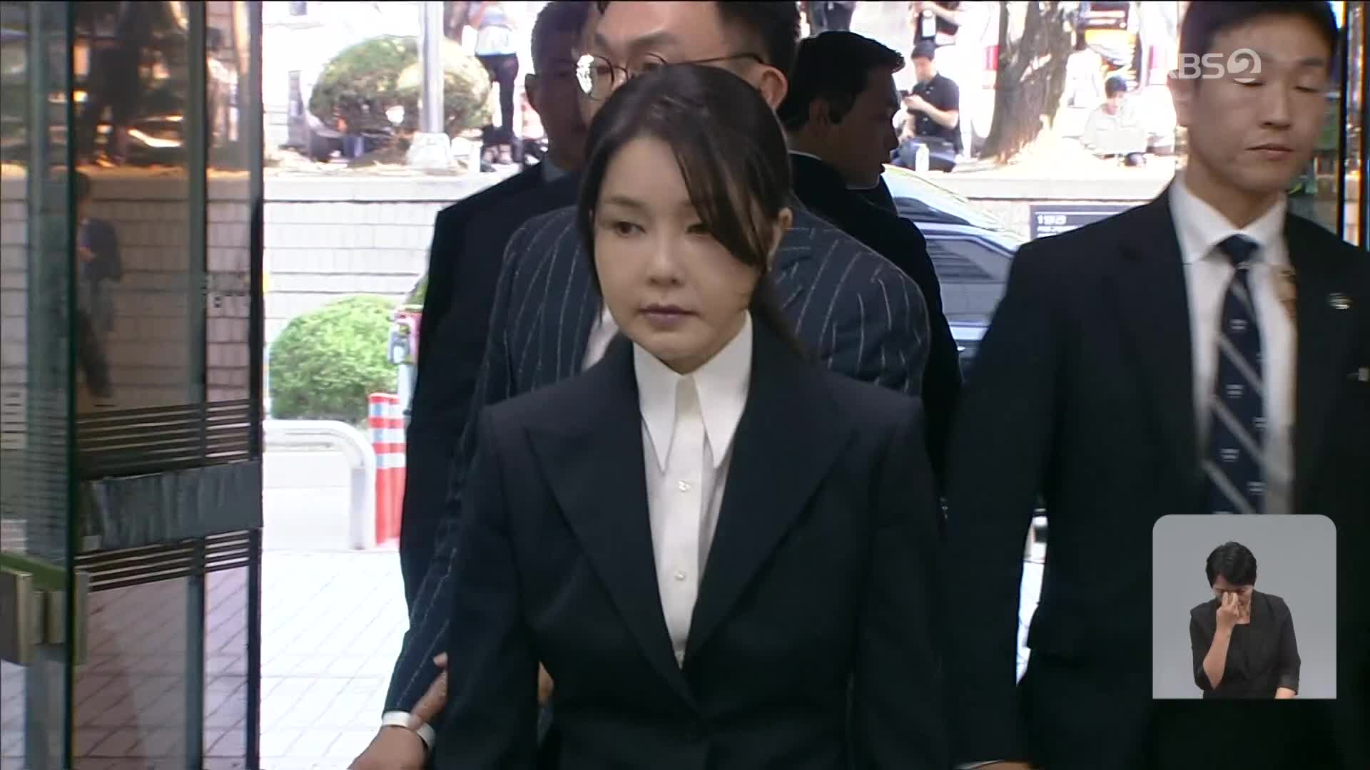 특검, 오늘 오전 김건희 구속 후 첫 조사 진행