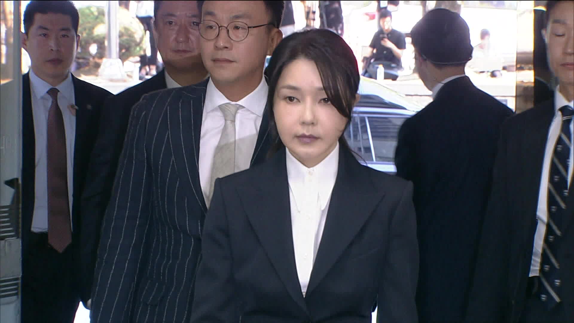 김건희 내일 출석 조사…집사는 구속