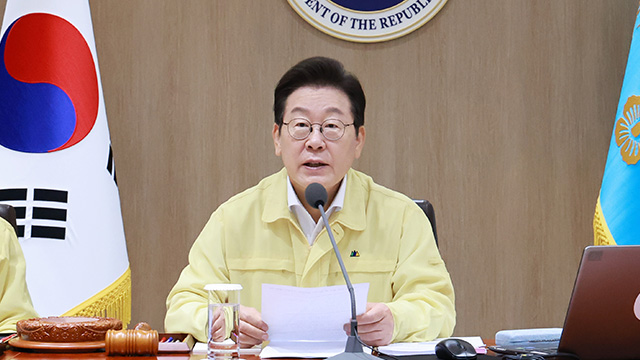 [속보] 이 대통령 “남북 관계 중요…기존 남북합의 <br>단계적 이행 준비”