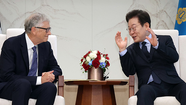 이 대통령, 빌 게이츠 만나 “지구 위한 공공 활동에 함께할 방법 찾겠다”