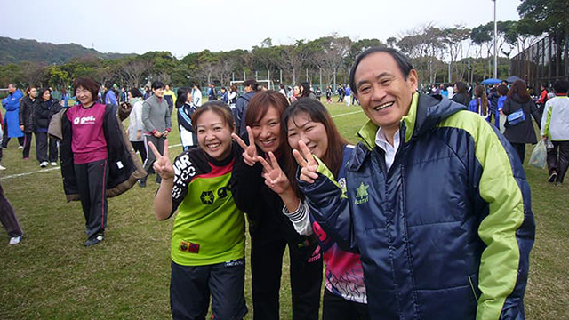 일본 자민당 홈페이지에 올려진 스가 요시히데 관방장관의 프로필 사진. 그는 '맘에 드는 사진'이란 설명을 달았다. (출처:자민당 홈페이지)