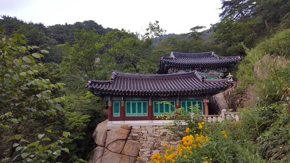 희랑대사가 세우고 머문 곳으로 전해지는 희랑대