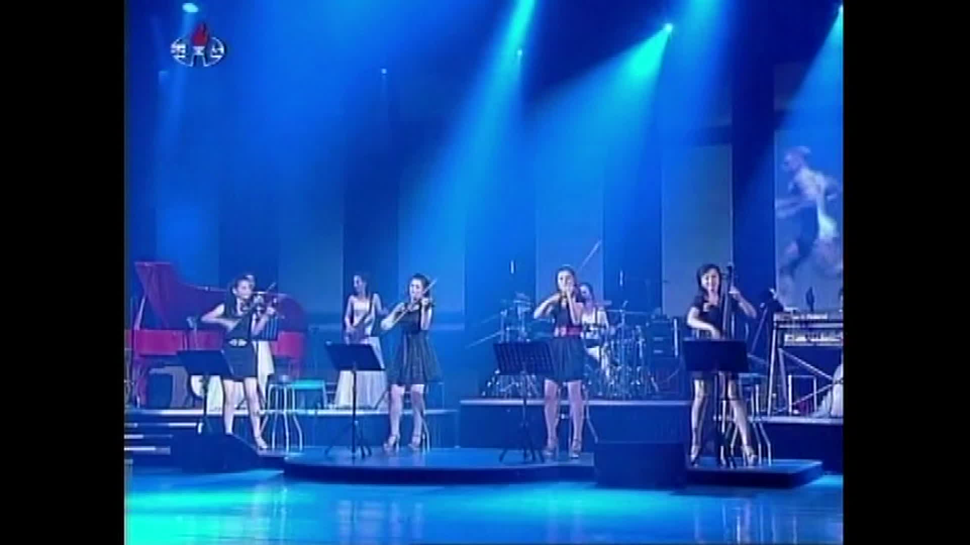 2012년 창단한 모란봉악단의 첫 공연 모습