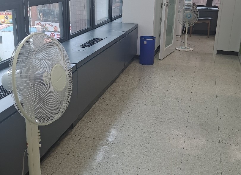 한국장학재단 종각 콜센터에 설치된 선풍기