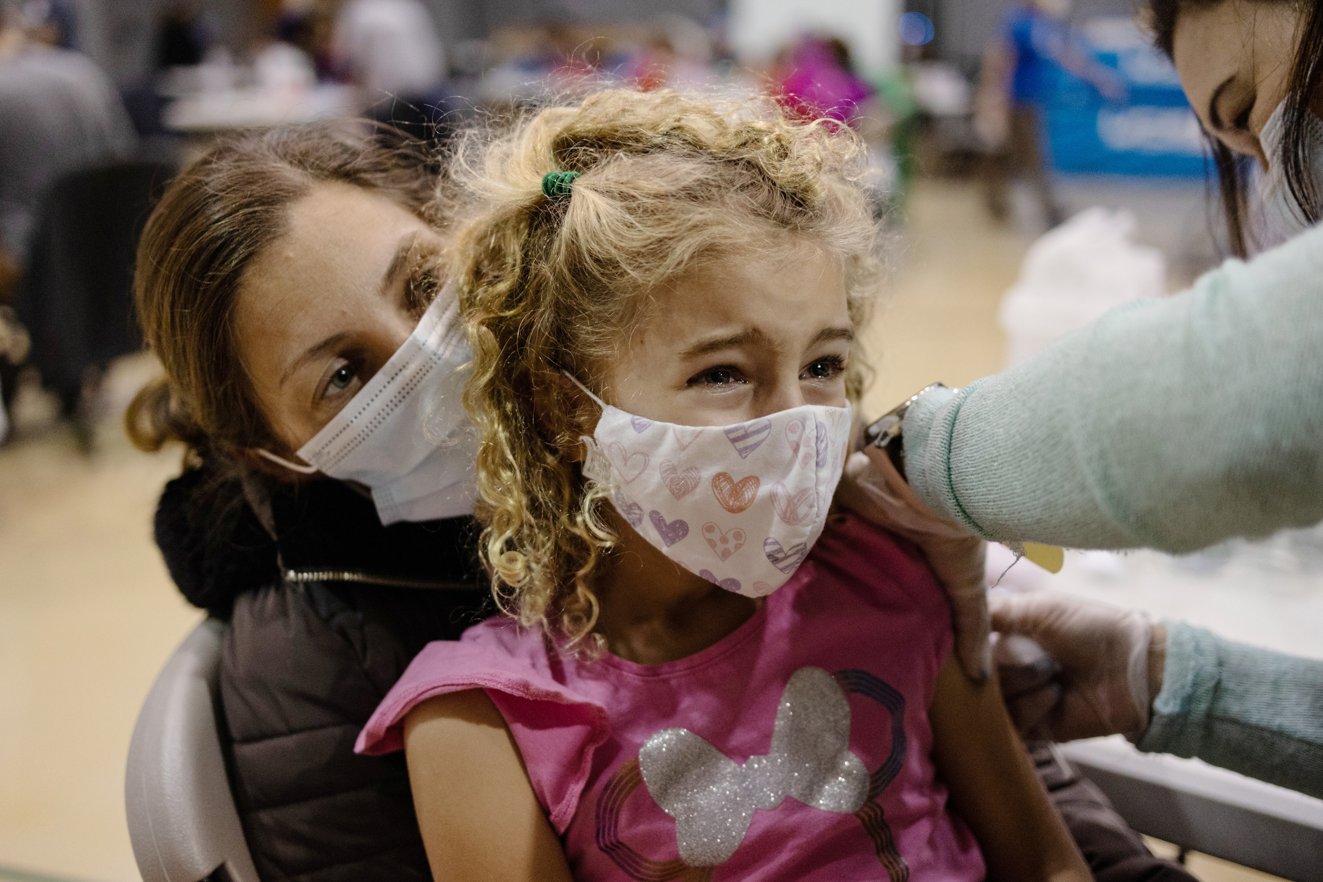 미국 펜실베이니아에서 6세 어린이가 화이자 코로나19 백신을 접종하고 있다.