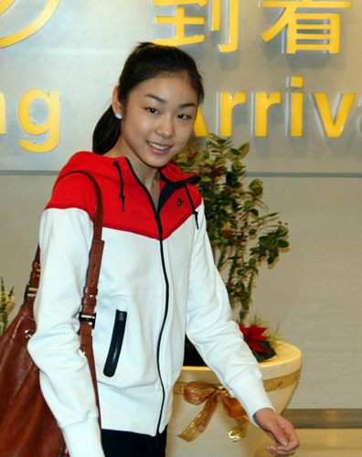 2009 ISU 그랑프리 파이널에 참가하는 김연아가 1일 도쿄 나리타공항으로 도착하고 있다.