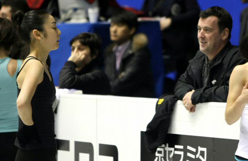 '2009 ISU 그랑프리 파이널'에 참가한 피겨퀸 김연아가 2일 일본 도쿄 요요기 제1체육관에서 공식훈련을 하며 브라이언 오서코치와 대화하고 있다.
