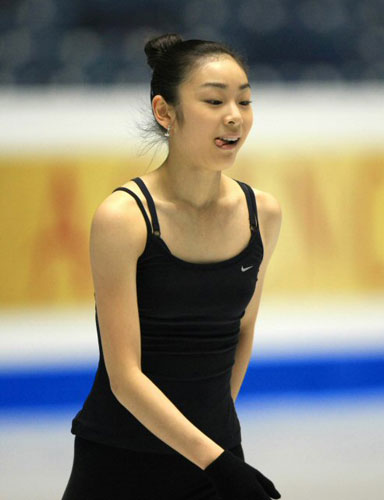'2009 ISU 그랑프리 파이널'에 참가한 피겨퀸 김연아가 2일 일본 도쿄 요요기 제1체육관에서 공식훈련을 하며 미소를 짓고 있다.