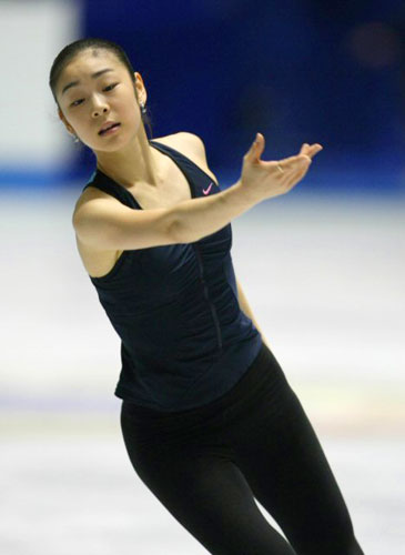 '2009 ISU 그랑프리 파이널'에 출전한 피겨퀸 김연아가 여자싱글 쇼트프로그램을 하루 앞둔 3일 일본 도쿄 요요기 제1체육관에서 공식 연습을 하고 있다.