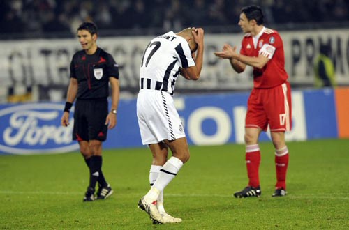 8일(현지시간) 이탈리아 토리노 올림피코 스타디움에서 열린 유럽축구연맹(UEFA) 챔피언스리그 조별리그 A조 유벤투스-바이에른 뮌헨 경기, 유벤투스 프랑스 출신 공격수 다비스 트레제게(가운데)가 아쉬워 하고 있다.