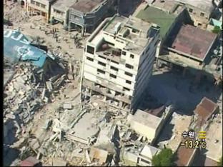 건물 2천 곳 붕괴…이재민 30만·피해자 300만 명 추산
