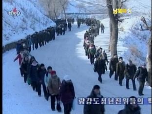 [요즘 북한은] 백두산 밀영 고향집 답사행군 外