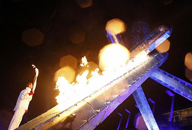 2010밴쿠버동계올림픽 개막식이 13일(한국시간) 밴쿠버 BC플레이스 스타디움에서 열렸다.  사진은 올림픽 성화의 모습
