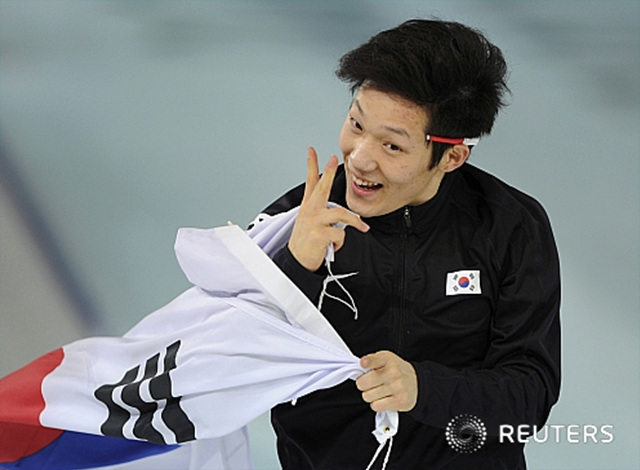 한국의 모태범이 16일(한국시간) 리치몬드 올림픽 오벌에서 벌어진 남자 스피드스케이팅 500m에서 1, 2차 레이스 합계 69초82로 금메달을 목에 걸었다.