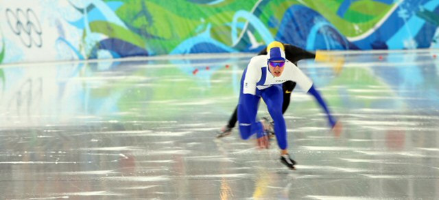 16일 밴쿠버 리치몬드 올림픽 오벌에서 열린 2010 밴쿠버 동계올림픽 스피드스케이팅 남자 500m에 출전한 선수들이 역주하고 있다.