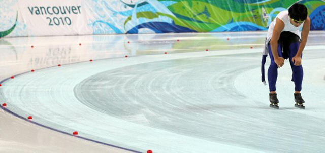 밴쿠버 동계올림픽 스피드 스케이팅 500M 에서 메달획득에 실패한 이규혁이 고개를 숙이고 있다. 16일(한국시간) 리치몬드 올림픽 오벌 경기장.