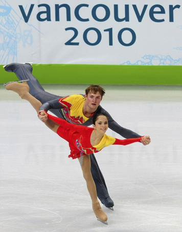 16일(한국시각) 밴쿠버 퍼시픽 콜리세움에서 열린 페어 프리 피겨 스케이팅 경기에서 러시아의 베라 바카로바와 유리 라리오노프가 열연하고 있다.