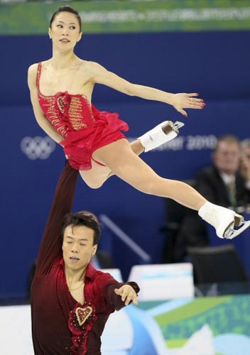 16일(한국시간) 밴쿠버 퍼시픽 콜리세움에서 열린 2010 밴쿠버 동계 올림픽 페어 프리 피겨 스케이팅 경기에서 중국의 선 쉐와 자오 홍보가 열연을 펼치고 있다.