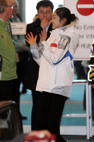 피겨여왕 김연아가 20일 수많은 취재진과 팬들의 환영속에 2010 밴쿠버 동계올림픽에 출전하기위해 밴쿠버 국제공항으로 도착하고 있다.