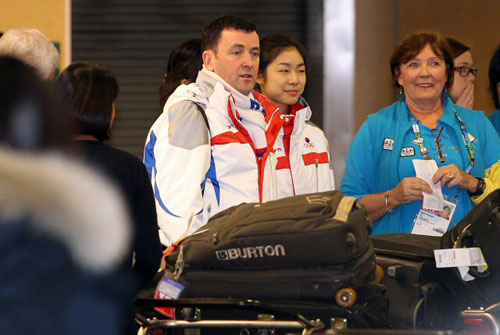 피겨여왕 김연아가 20일 수많은 취재진과 팬들의 환영속에 2010 밴쿠버 동계올림픽에 출전하기위해 밴쿠버 국제공항에 도착 후 짐을 찾기위해 기다리고 있다.